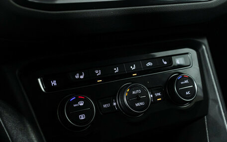 Volkswagen Tiguan II, 2017 год, 2 589 898 рублей, 15 фотография