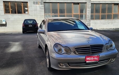 Mercedes-Benz C-Класс, 2006 год, 1 200 000 рублей, 1 фотография