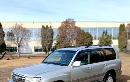 Toyota Land Cruiser 100 рестайлинг 2, 2006 год, 1 975 000 рублей, 1 фотография