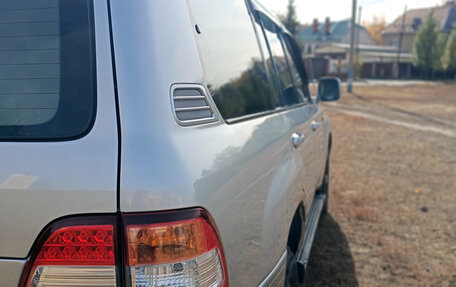 Toyota Land Cruiser 100 рестайлинг 2, 2006 год, 1 975 000 рублей, 6 фотография