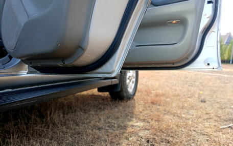 Toyota Land Cruiser 100 рестайлинг 2, 2006 год, 1 975 000 рублей, 12 фотография