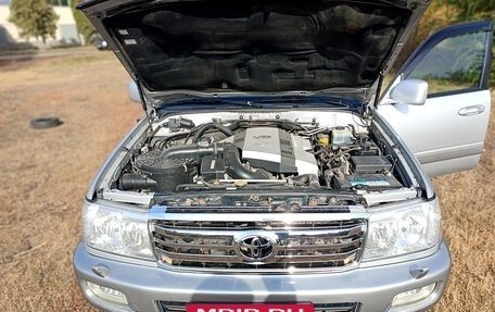 Toyota Land Cruiser 100 рестайлинг 2, 2006 год, 1 975 000 рублей, 9 фотография