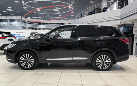 Mitsubishi Outlander III рестайлинг 3, 2020 год, 2 399 000 рублей, 10 фотография