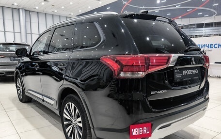 Mitsubishi Outlander III рестайлинг 3, 2020 год, 2 399 000 рублей, 8 фотография