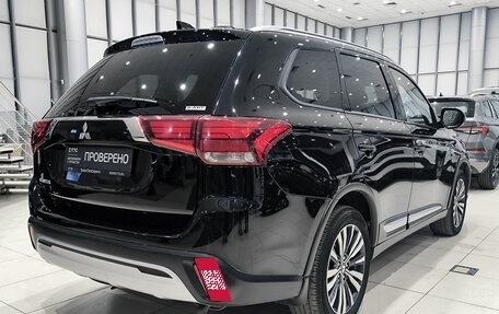 Mitsubishi Outlander III рестайлинг 3, 2020 год, 2 399 000 рублей, 6 фотография
