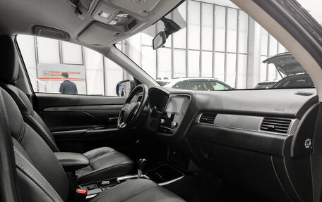 Mitsubishi Outlander III рестайлинг 3, 2020 год, 2 399 000 рублей, 13 фотография