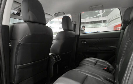 Mitsubishi Outlander III рестайлинг 3, 2020 год, 2 399 000 рублей, 15 фотография