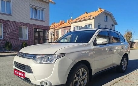 Mitsubishi Outlander III рестайлинг 3, 2013 год, 1 520 000 рублей, 1 фотография