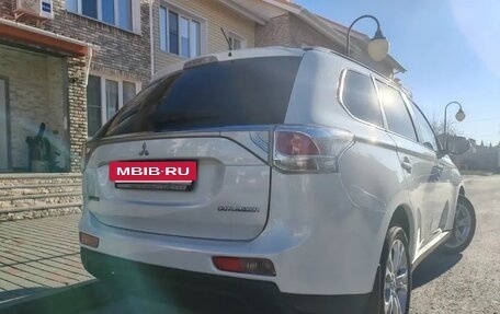 Mitsubishi Outlander III рестайлинг 3, 2013 год, 1 520 000 рублей, 2 фотография