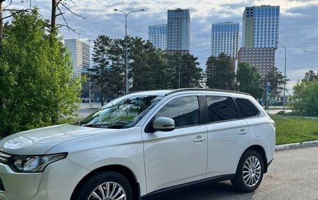 Mitsubishi Outlander III рестайлинг 3, 2013 год, 1 520 000 рублей, 16 фотография