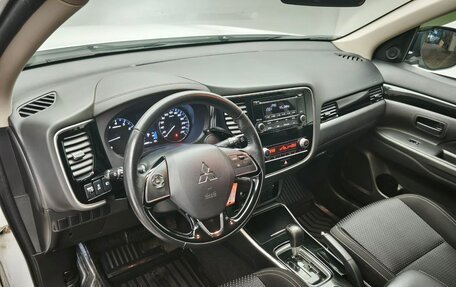 Mitsubishi Outlander III рестайлинг 3, 2020 год, 2 200 000 рублей, 7 фотография