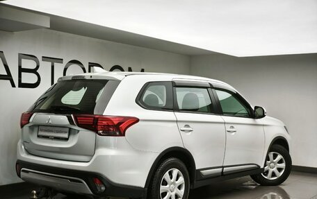 Mitsubishi Outlander III рестайлинг 3, 2020 год, 2 200 000 рублей, 3 фотография