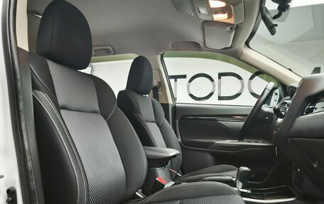 Mitsubishi Outlander III рестайлинг 3, 2020 год, 2 200 000 рублей, 13 фотография