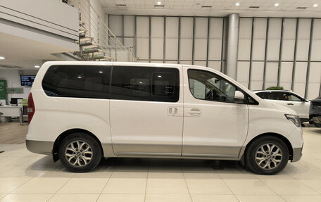 Hyundai H-1 II рестайлинг, 2019 год, 1 950 000 рублей, 4 фотография