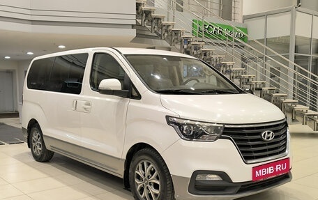 Hyundai H-1 II рестайлинг, 2019 год, 1 950 000 рублей, 3 фотография