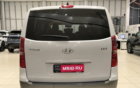 Hyundai H-1 II рестайлинг, 2019 год, 1 950 000 рублей, 6 фотография