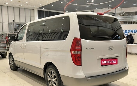 Hyundai H-1 II рестайлинг, 2019 год, 1 950 000 рублей, 7 фотография