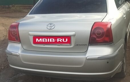 Toyota Avensis III рестайлинг, 2005 год, 607 000 рублей, 2 фотография