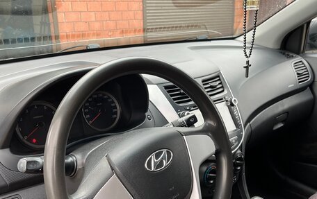 Hyundai Solaris II рестайлинг, 2011 год, 650 000 рублей, 10 фотография