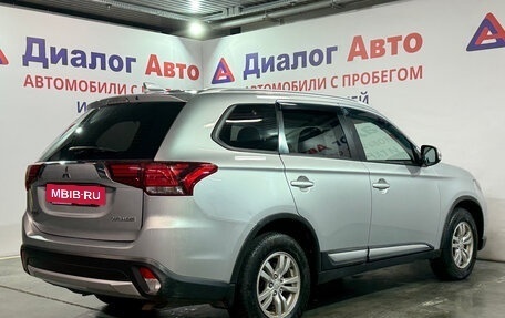 Mitsubishi Outlander III рестайлинг 3, 2017 год, 2 042 000 рублей, 3 фотография