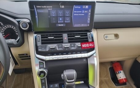 Toyota Land Cruiser, 2023 год, 9 000 000 рублей, 19 фотография