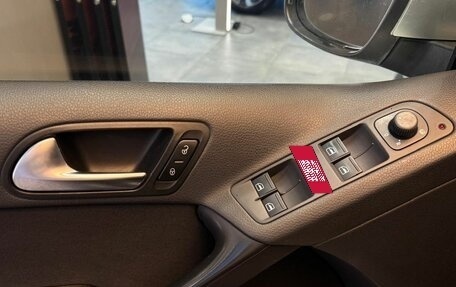 Volkswagen Tiguan I, 2010 год, 999 000 рублей, 13 фотография