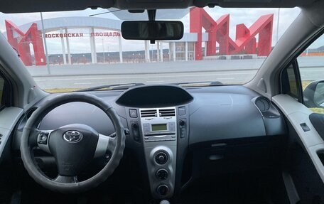 Toyota Yaris III рестайлинг, 2007 год, 390 000 рублей, 9 фотография