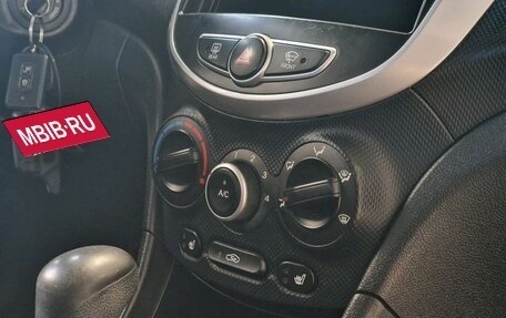 Hyundai Solaris II рестайлинг, 2013 год, 880 000 рублей, 20 фотография