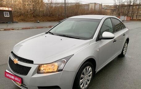 Chevrolet Cruze II, 2012 год, 725 000 рублей, 3 фотография