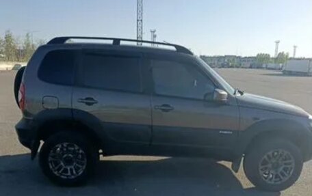 Chevrolet Niva I рестайлинг, 2017 год, 790 000 рублей, 2 фотография