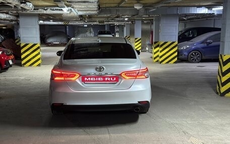 Toyota Camry, 2018 год, 2 700 000 рублей, 4 фотография