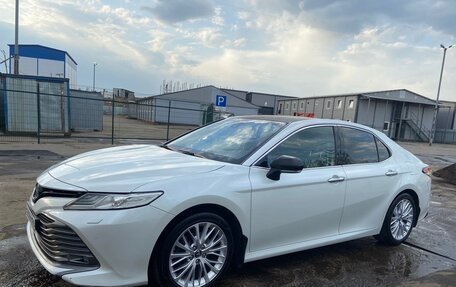 Toyota Camry, 2018 год, 2 700 000 рублей, 10 фотография