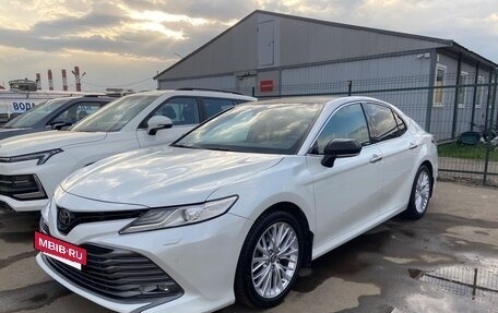 Toyota Camry, 2018 год, 2 700 000 рублей, 9 фотография