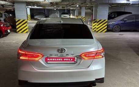 Toyota Camry, 2018 год, 2 700 000 рублей, 6 фотография