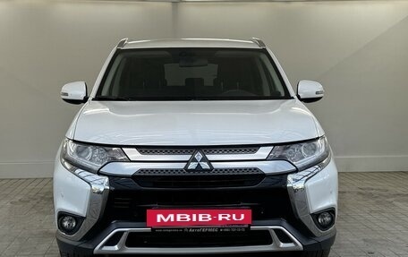 Mitsubishi Outlander III рестайлинг 3, 2019 год, 2 195 000 рублей, 2 фотография