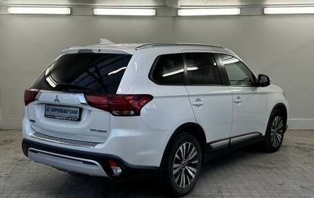 Mitsubishi Outlander III рестайлинг 3, 2019 год, 2 195 000 рублей, 3 фотография