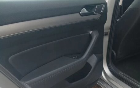 Volkswagen Passat B8 рестайлинг, 2017 год, 1 690 000 рублей, 10 фотография