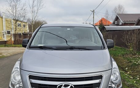 Hyundai Grand Starex Grand Starex I рестайлинг 2, 2017 год, 2 600 000 рублей, 2 фотография