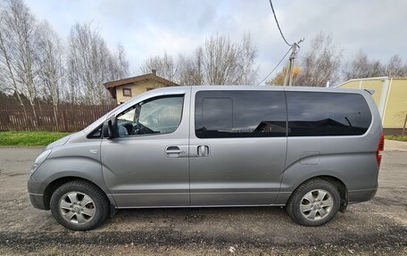 Hyundai Grand Starex Grand Starex I рестайлинг 2, 2017 год, 2 600 000 рублей, 3 фотография