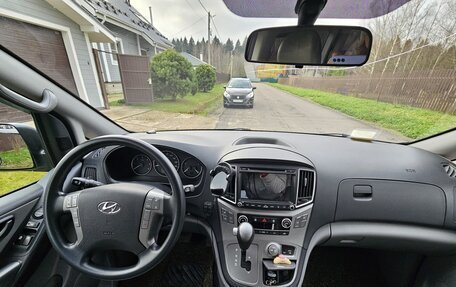 Hyundai Grand Starex Grand Starex I рестайлинг 2, 2017 год, 2 600 000 рублей, 9 фотография