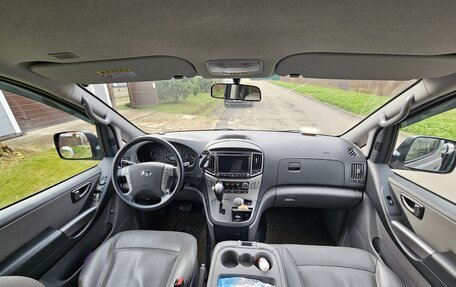 Hyundai Grand Starex Grand Starex I рестайлинг 2, 2017 год, 2 600 000 рублей, 13 фотография