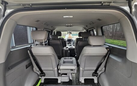 Hyundai Grand Starex Grand Starex I рестайлинг 2, 2017 год, 2 600 000 рублей, 10 фотография