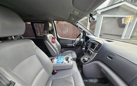 Hyundai Grand Starex Grand Starex I рестайлинг 2, 2017 год, 2 600 000 рублей, 14 фотография