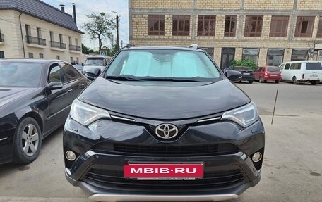 Toyota RAV4, 2018 год, 2 600 000 рублей, 2 фотография