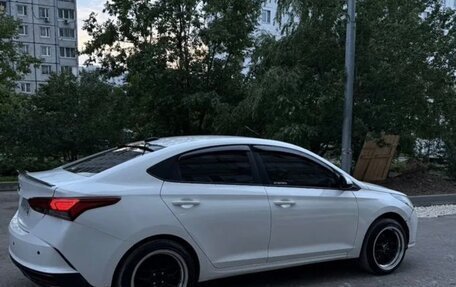 Hyundai Solaris II рестайлинг, 2018 год, 800 000 рублей, 5 фотография