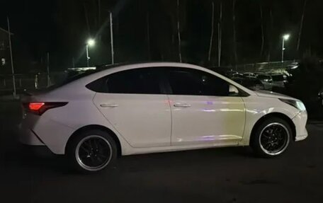 Hyundai Solaris II рестайлинг, 2018 год, 800 000 рублей, 10 фотография