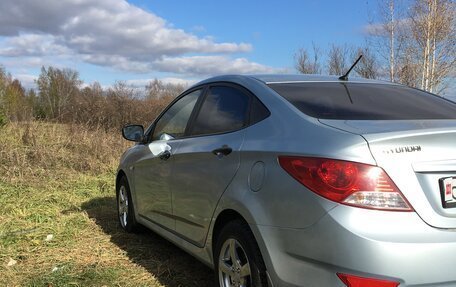 Hyundai Solaris II рестайлинг, 2011 год, 820 000 рублей, 5 фотография
