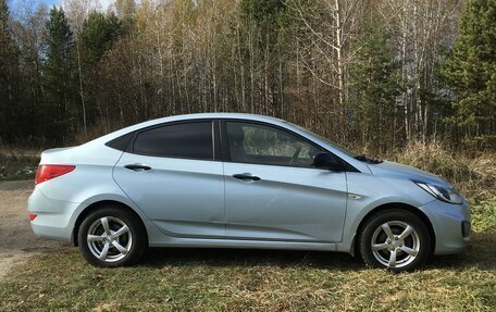 Hyundai Solaris II рестайлинг, 2011 год, 820 000 рублей, 4 фотография