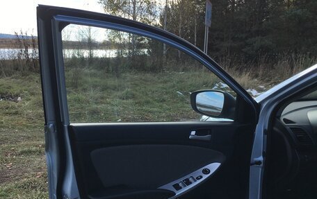 Hyundai Solaris II рестайлинг, 2011 год, 820 000 рублей, 9 фотография