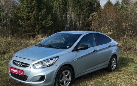 Hyundai Solaris II рестайлинг, 2011 год, 820 000 рублей, 2 фотография